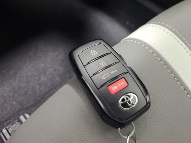 New 2026 Toyota Camry SE FWD image 32