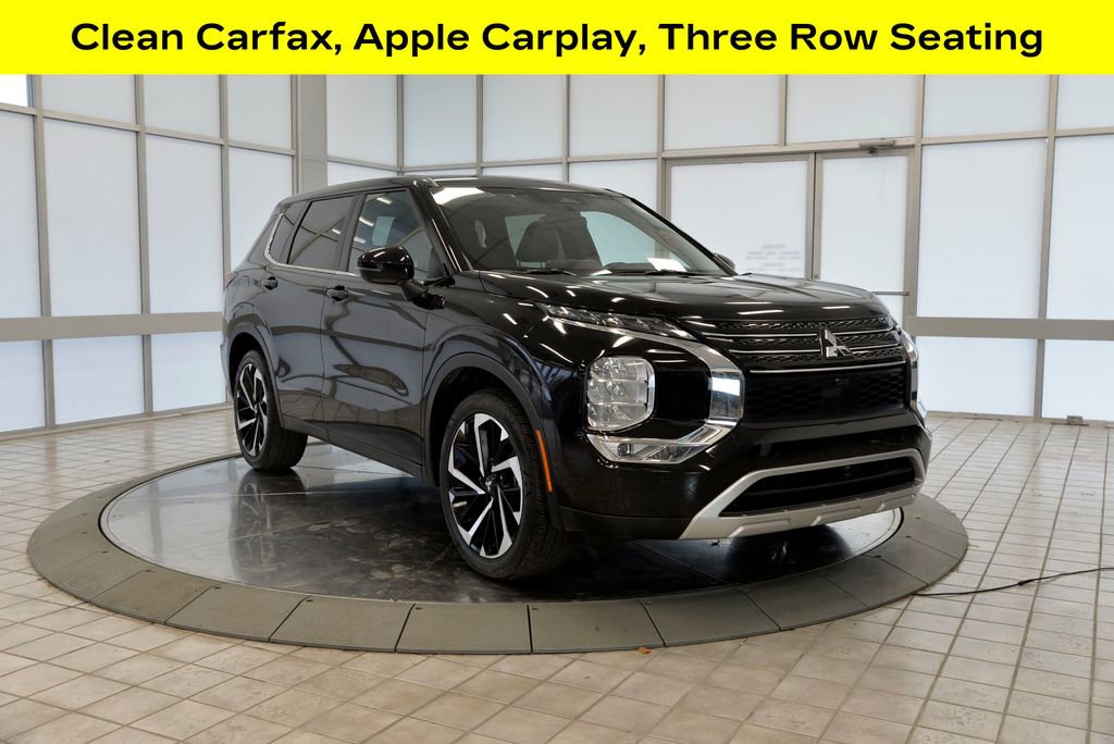 Used 2024 Mitsubishi Outlander SE image 1