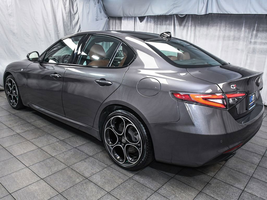 Used 2024 Alfa Romeo Giulia Ti AWD/4WD image 4