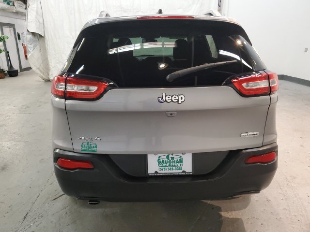 Used 2016 Jeep Cherokee Latitude AWD/4WD image 5