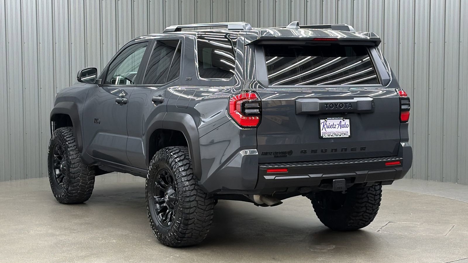 Used 2025 Toyota 4Runner SR5 AWD/4WD image 3