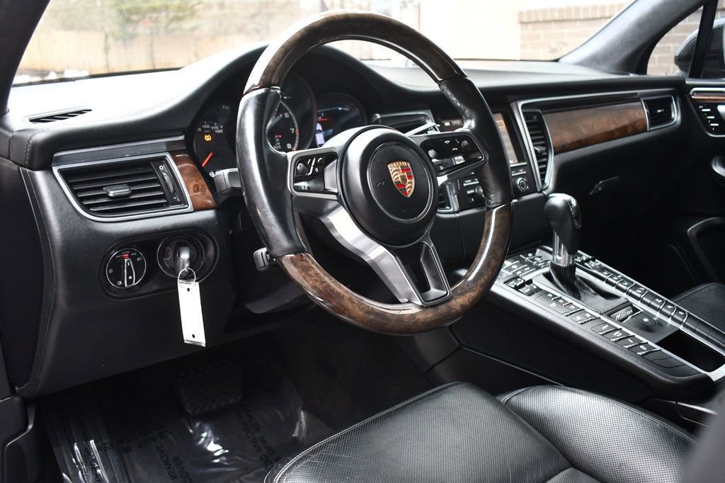 Used 2015 Porsche Macan Turbo image 16