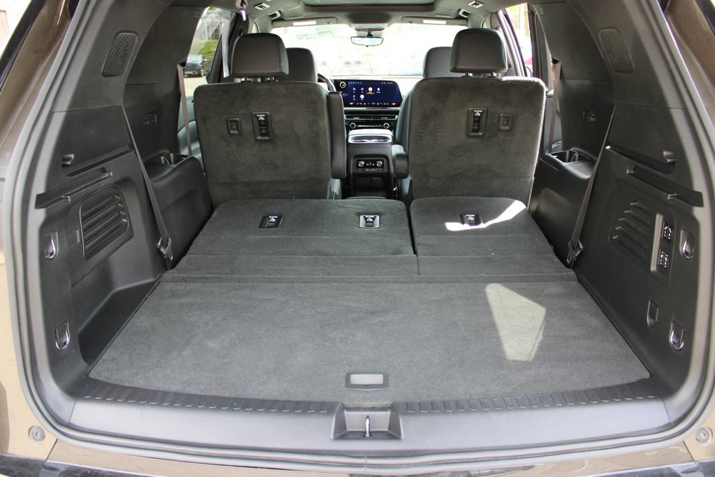 Used 2024 Chevrolet Traverse RS AWD/4WD image 39