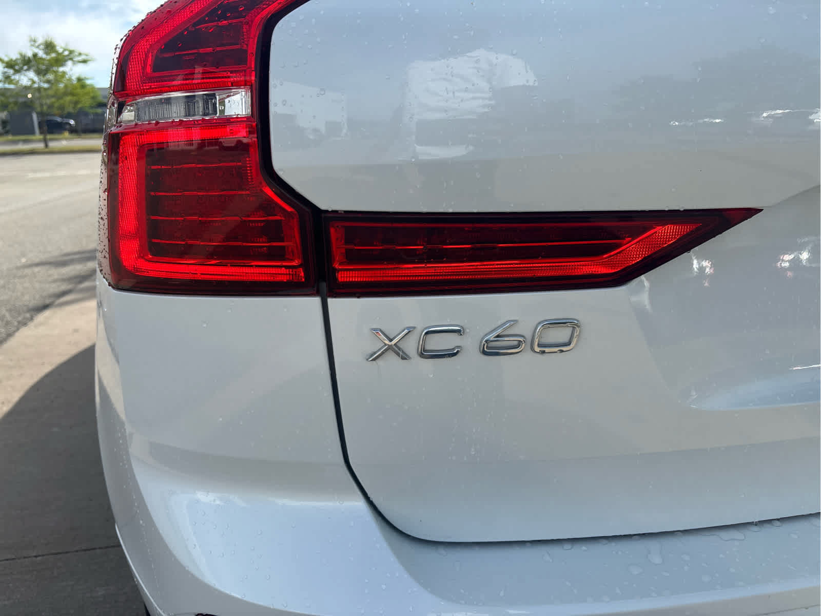 Used 2024 Volvo XC60 B5 Core AWD/4WD image 10