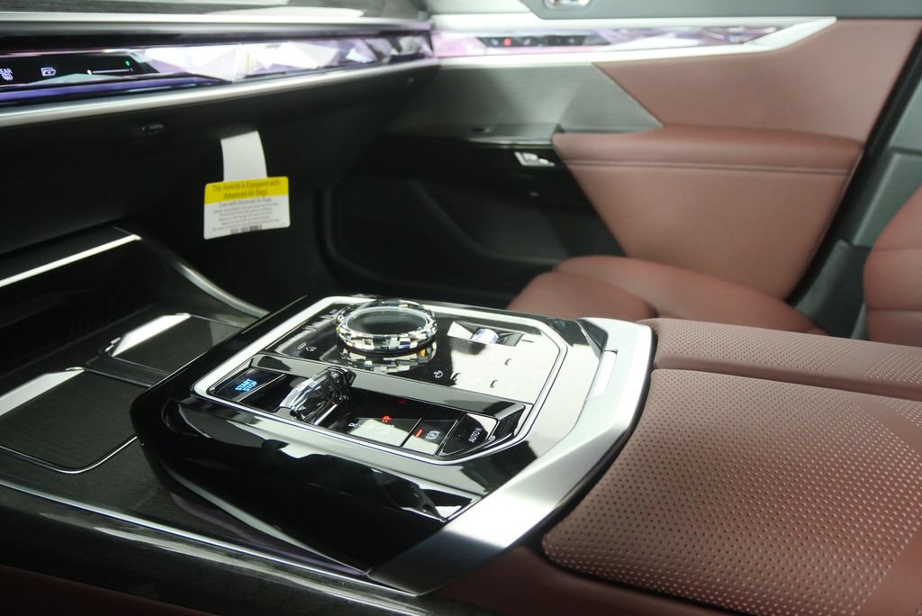 Used 2026 BMW i7 eDrive50 w/ Premium Package RWD image 23