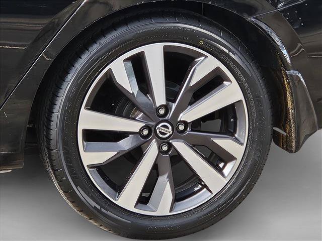 Used 2021 Nissan Versa SR w/ Convenience Package FWD image 9