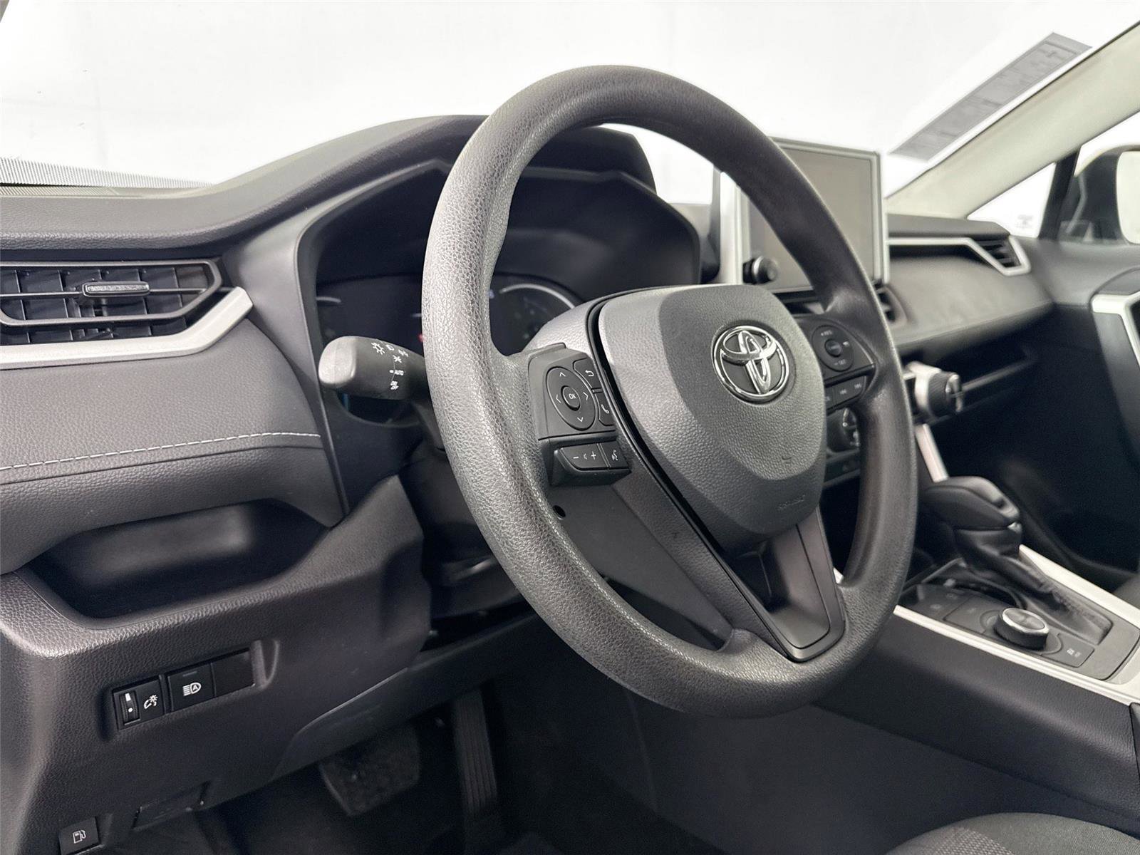 Certified 2025 Toyota RAV4 XLE AWD/4WD image 4