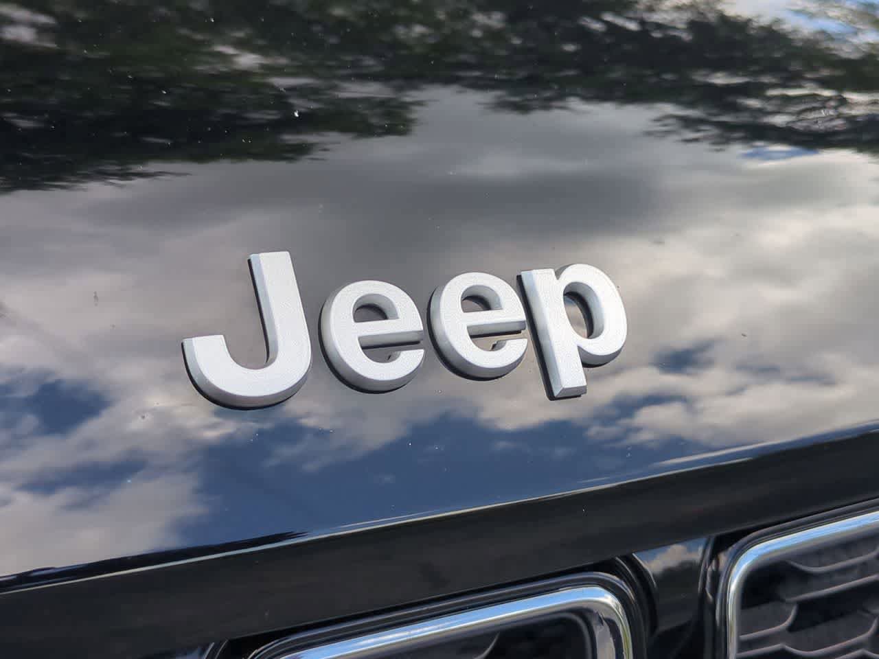 Certified 2025 Jeep Grand Cherokee Limited RWD image 12
