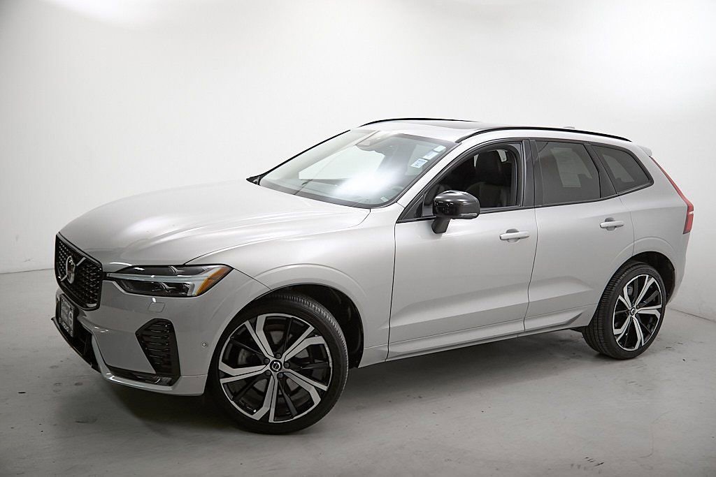 Used 2023 Volvo XC60 B6 Ultimate w/ Protection Package Premier image 3