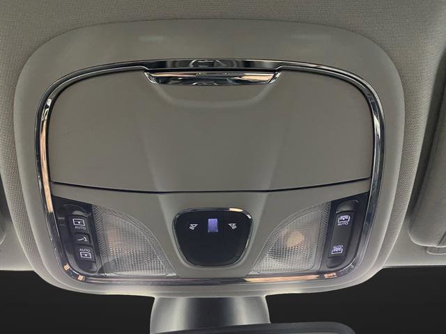 Used 2019 Jeep Cherokee Latitude Plus w/ Comfort/Convenience Group image 25