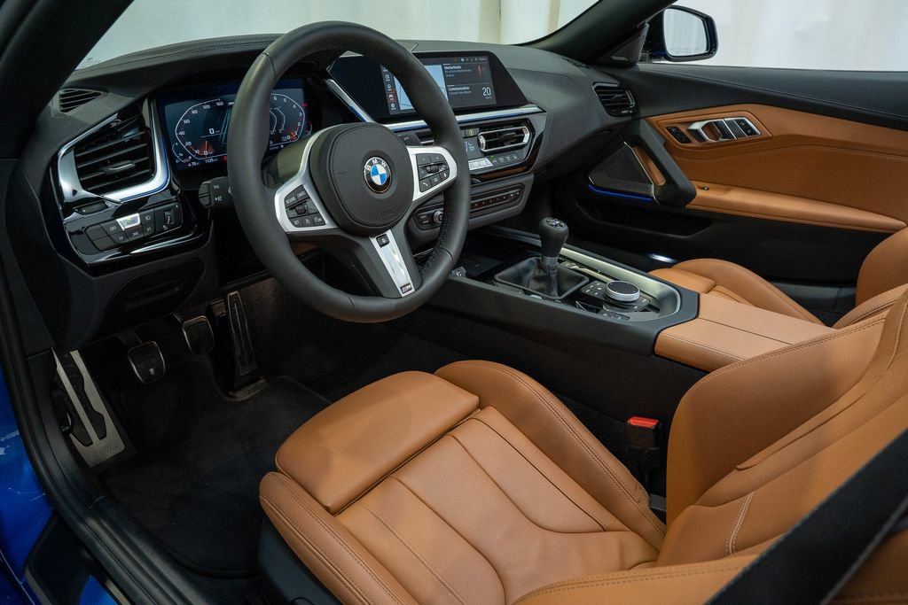 Used 2025 BMW Z4 M40i w/ Edition image 16