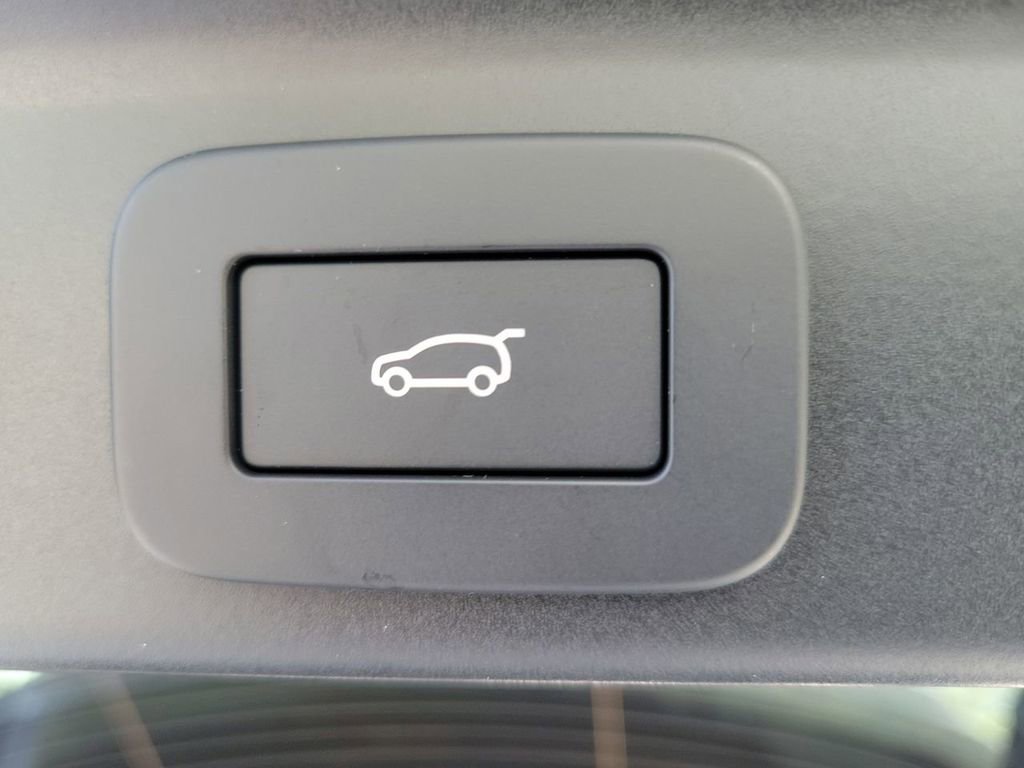 Used 2025 Jaguar F-PACE SVR image 12