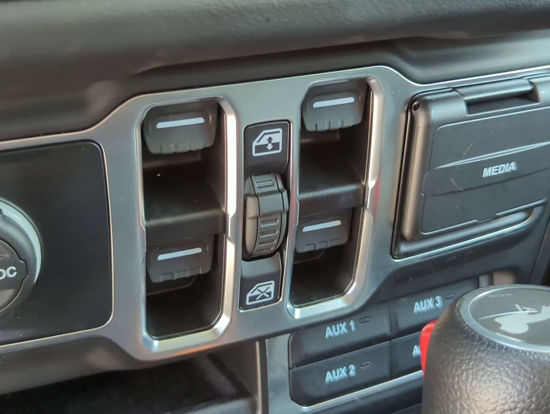 Used 2025 Jeep Wrangler Unlimited Sahara AWD/4WD image 53