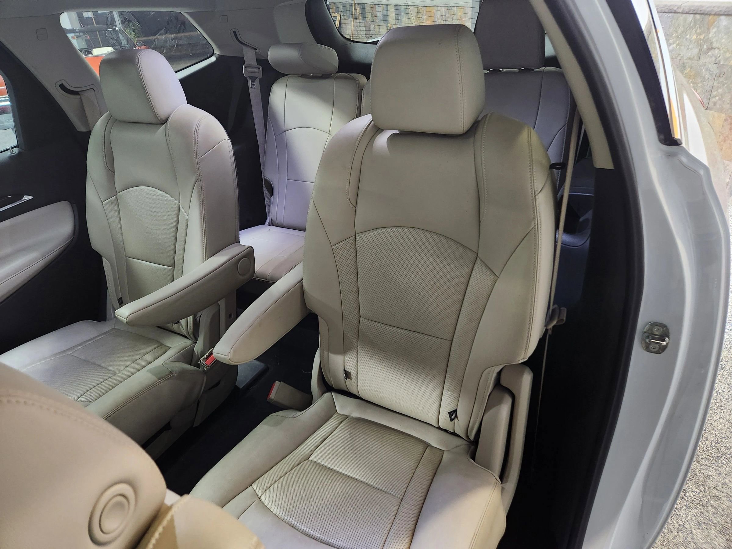 Used 2019 Buick Enclave Essence image 24