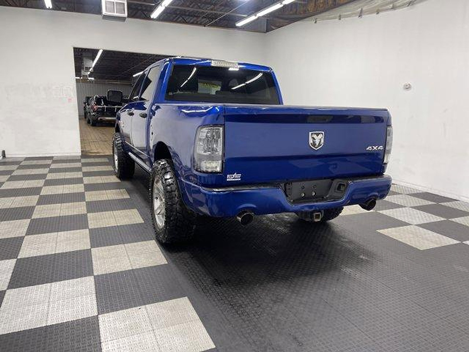 Used 2015 RAM 1500 Express AWD/4WD image 2