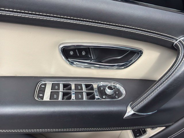 Used 2019 Bentley Bentayga AWD/4WD image 17