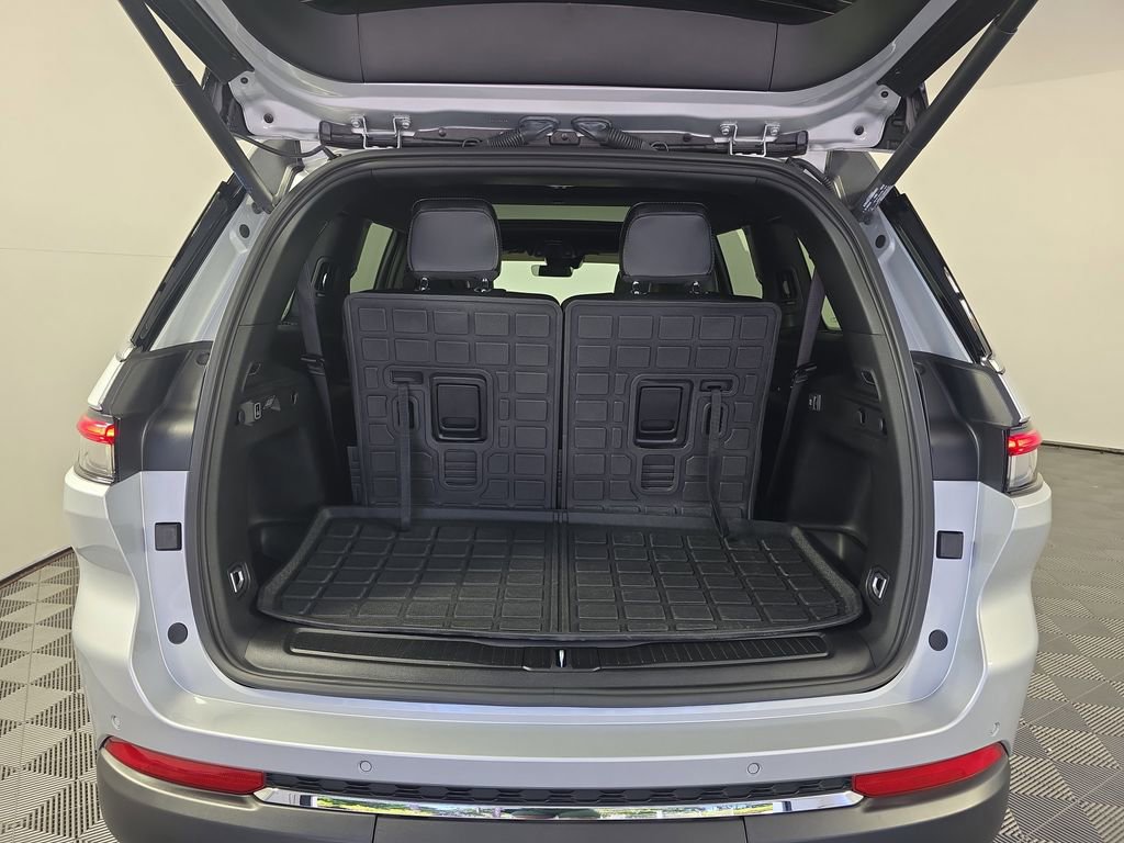 Used 2025 Jeep Grand Cherokee L Limited RWD image 32