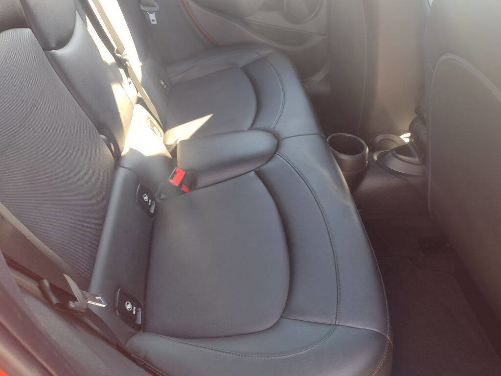 Used 2019 MINI Cooper 4-Door Hardtop w/ Storage Package image 20