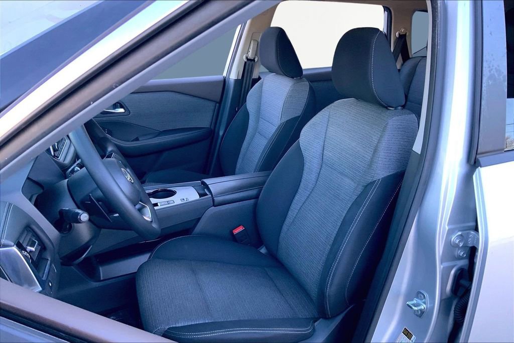 Used 2022 Nissan Rogue SV image 15