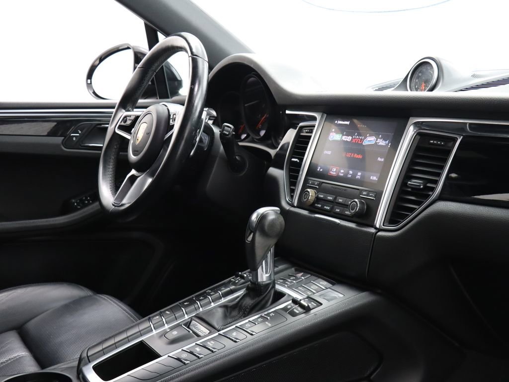 Used 2017 Porsche Macan image 25