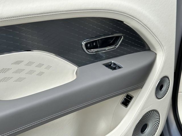 New 2024 Bentley Bentayga Extended Wheelbase image 32