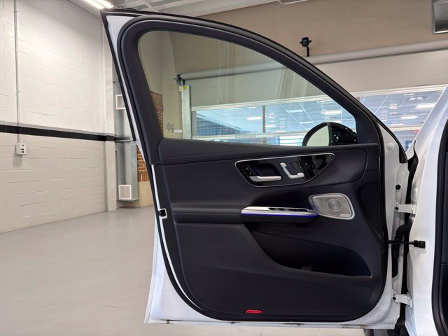 Used 2025 Mercedes-Benz GLC 300 4MATIC image 9