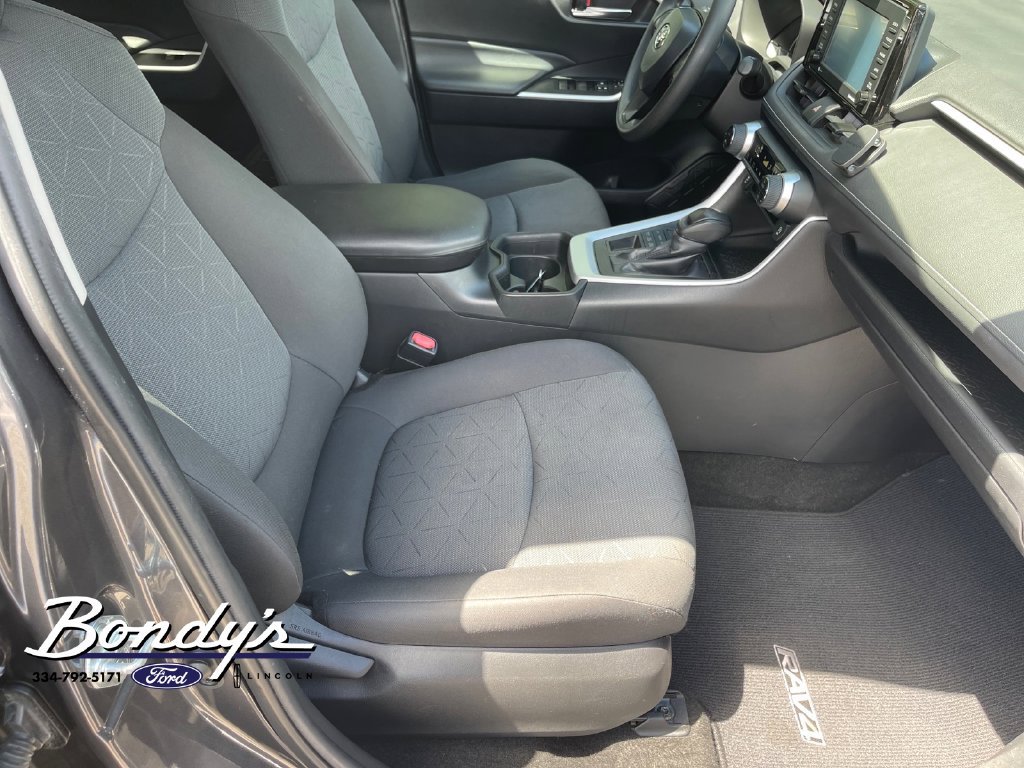 Used 2021 Toyota RAV4 XLE AWD/4WD image 18