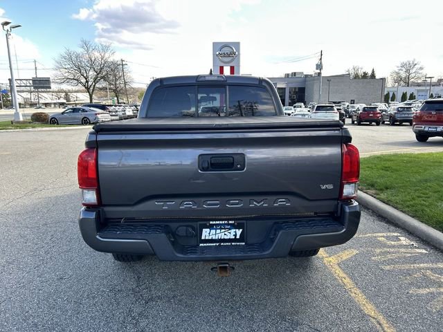 Used 2016 Toyota Tacoma TRD Sport image 7
