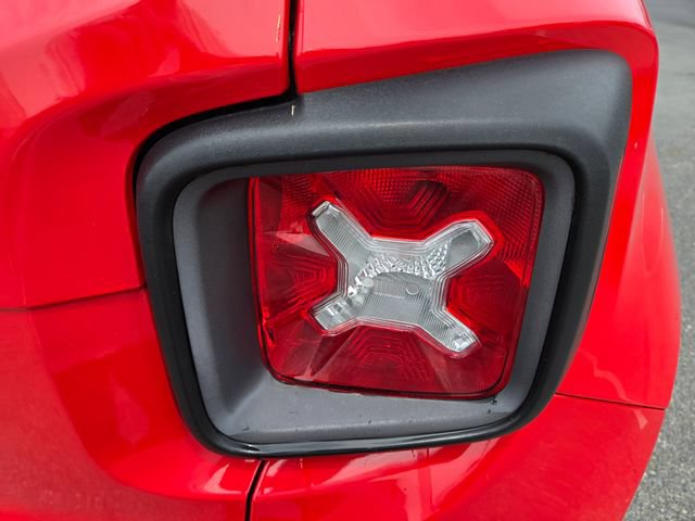Used 2017 Jeep Renegade Trailhawk w/ Premium Trailhawk Package AWD/4WD image 17