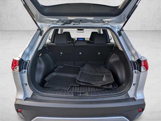 Used 2024 Toyota Corolla Cross LE image 6