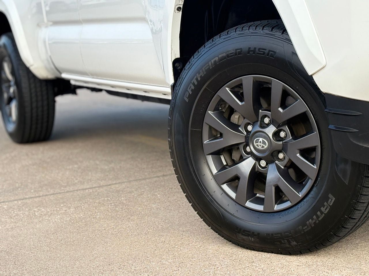 Used 2022 Toyota Tacoma SR5 AWD/4WD image 35