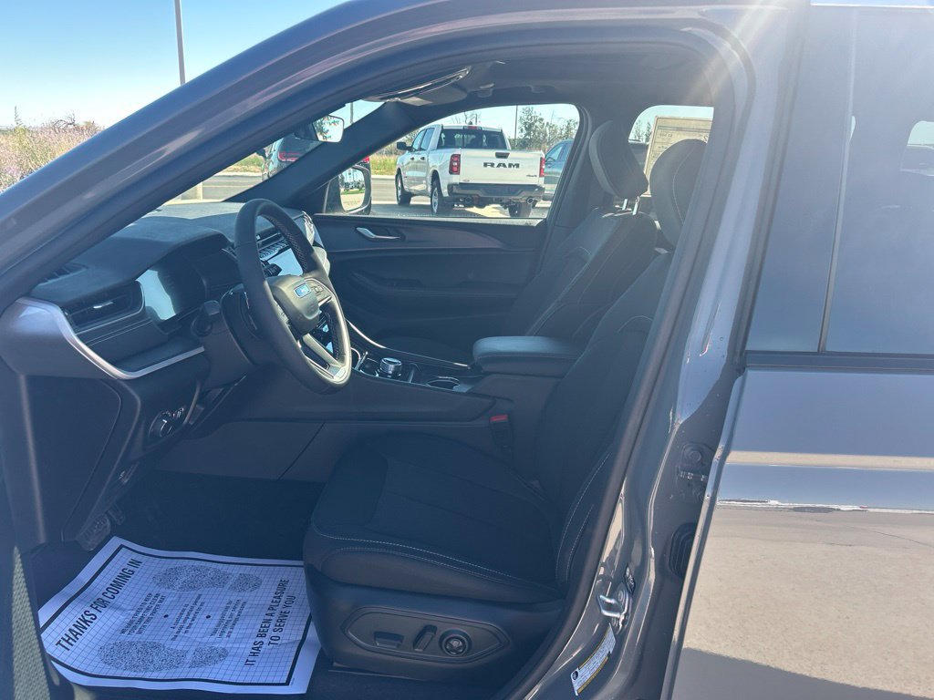 New 2027 Jeep Grand Cherokee Laredo X AWD/4WD image 10