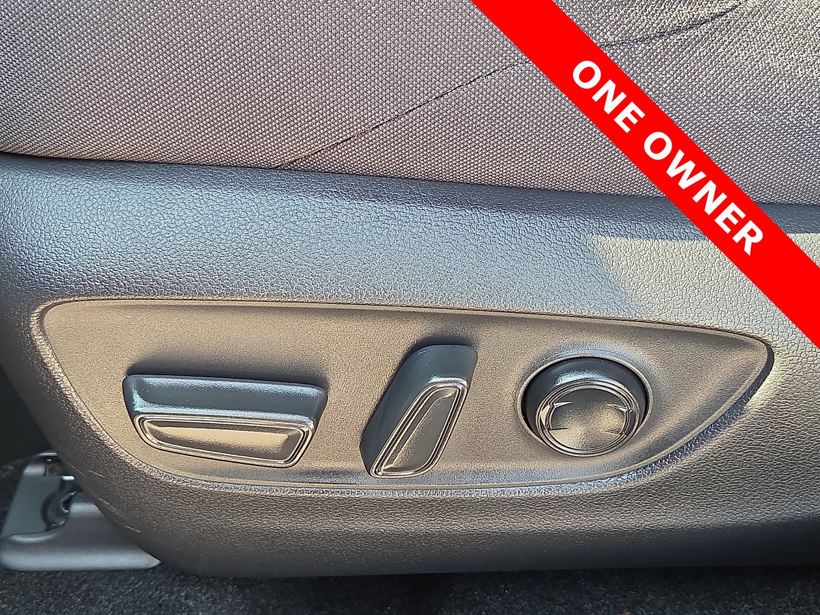 Used 2024 Toyota Venza LE AWD/4WD image 14