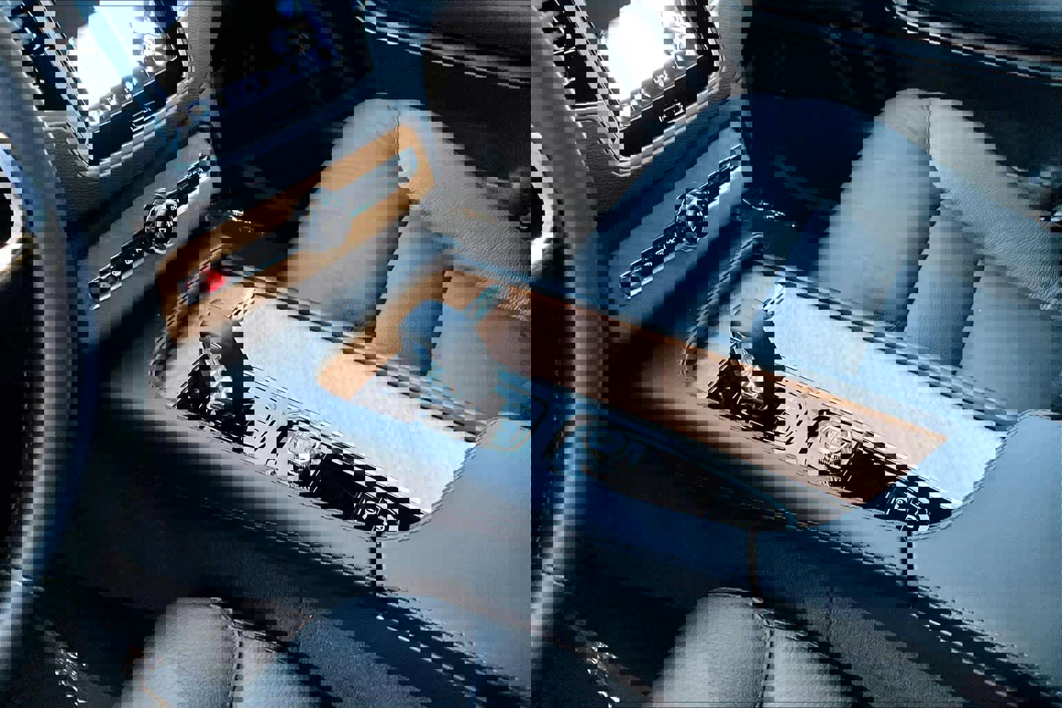 Certified 2024 Volvo XC90 B6 Plus w/ Protection Package Premier image 15