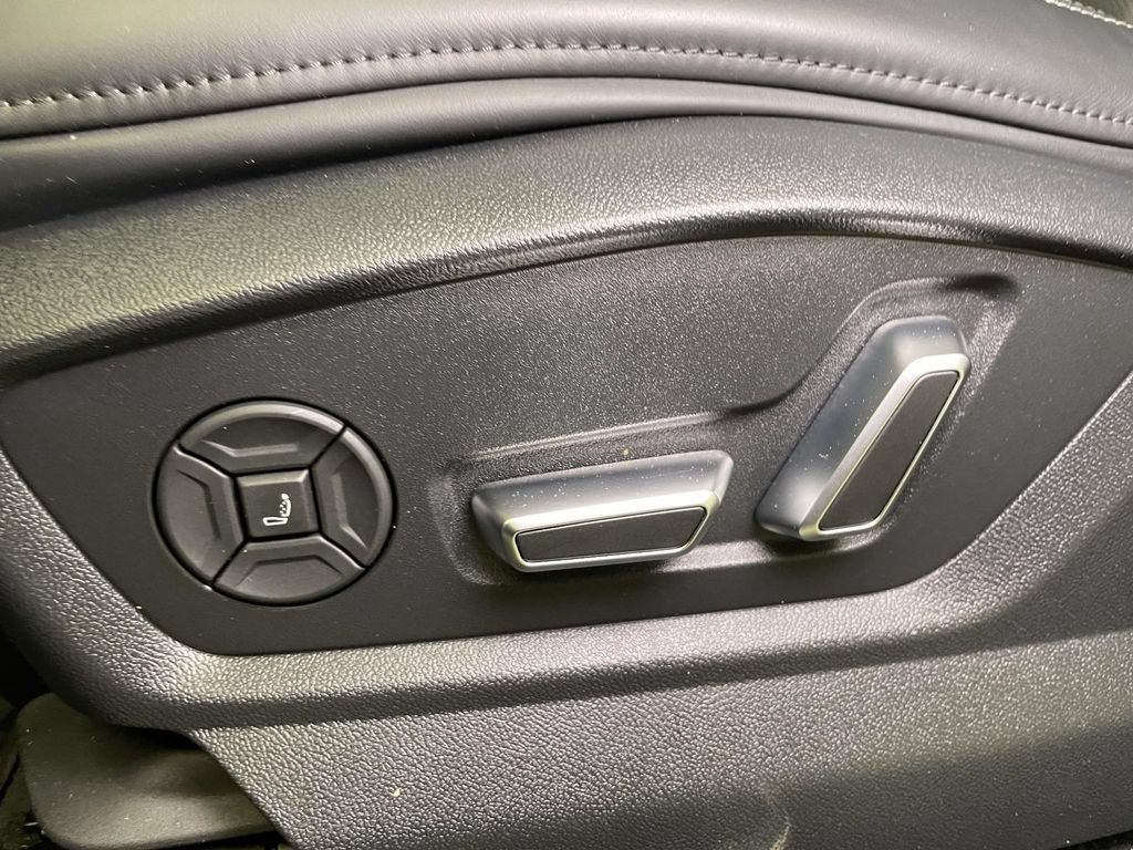 Certified 2025 Audi Q8 Prestige AWD/4WD image 17