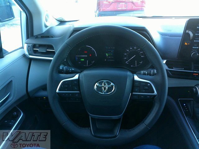 Used 2021 Toyota Sienna XLE w/ XLE Plus Package image 12