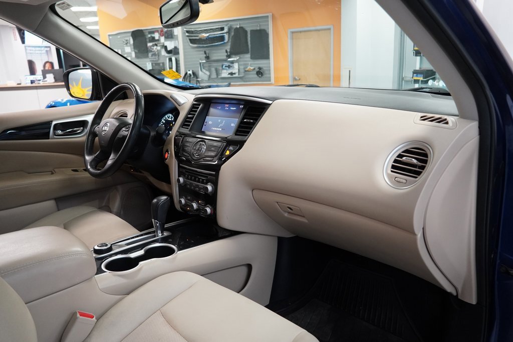Used 2019 Nissan Pathfinder SV image 35