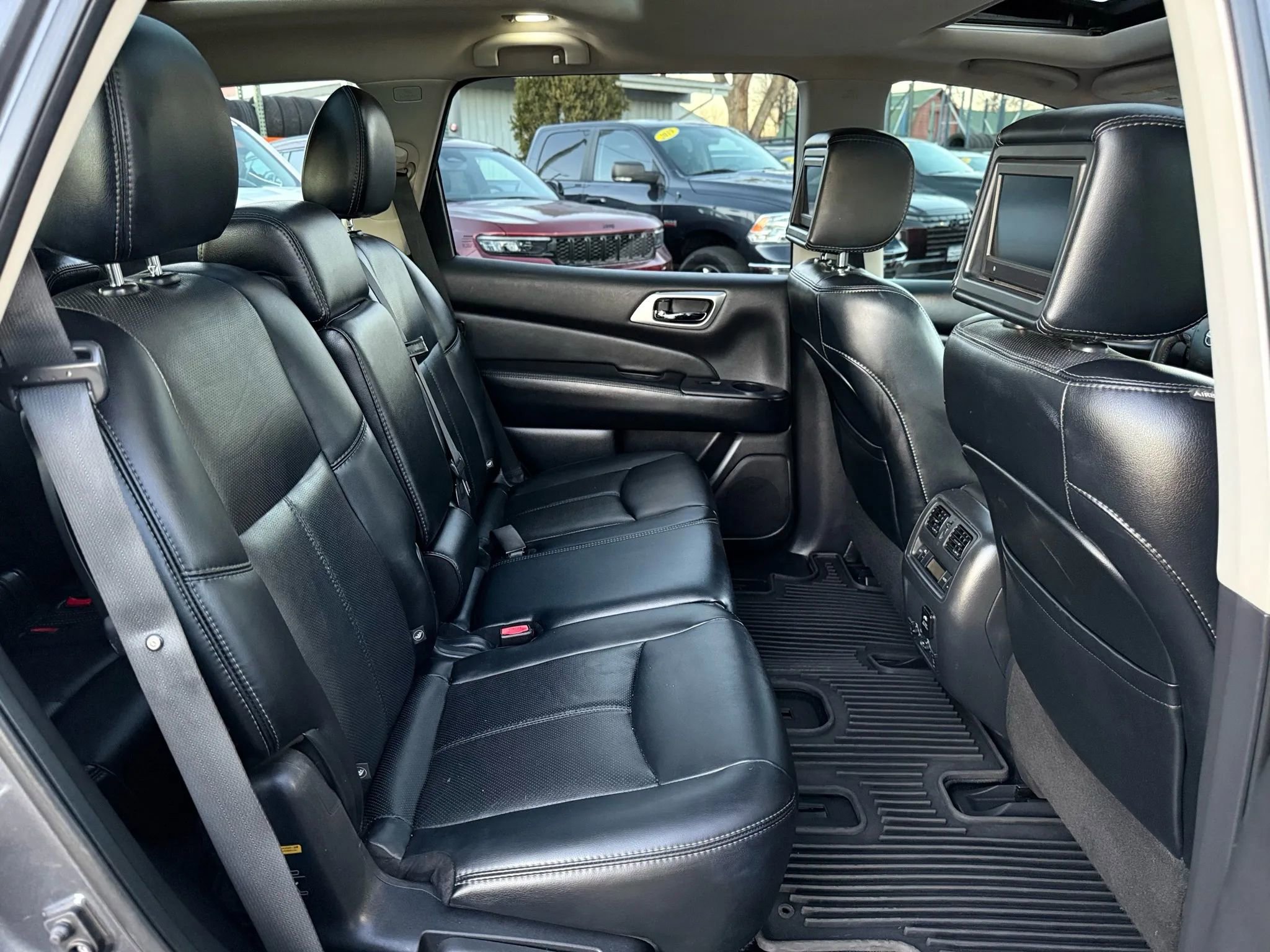 Used 2014 Nissan Pathfinder Platinum w/ Platinum Premium Package image 19