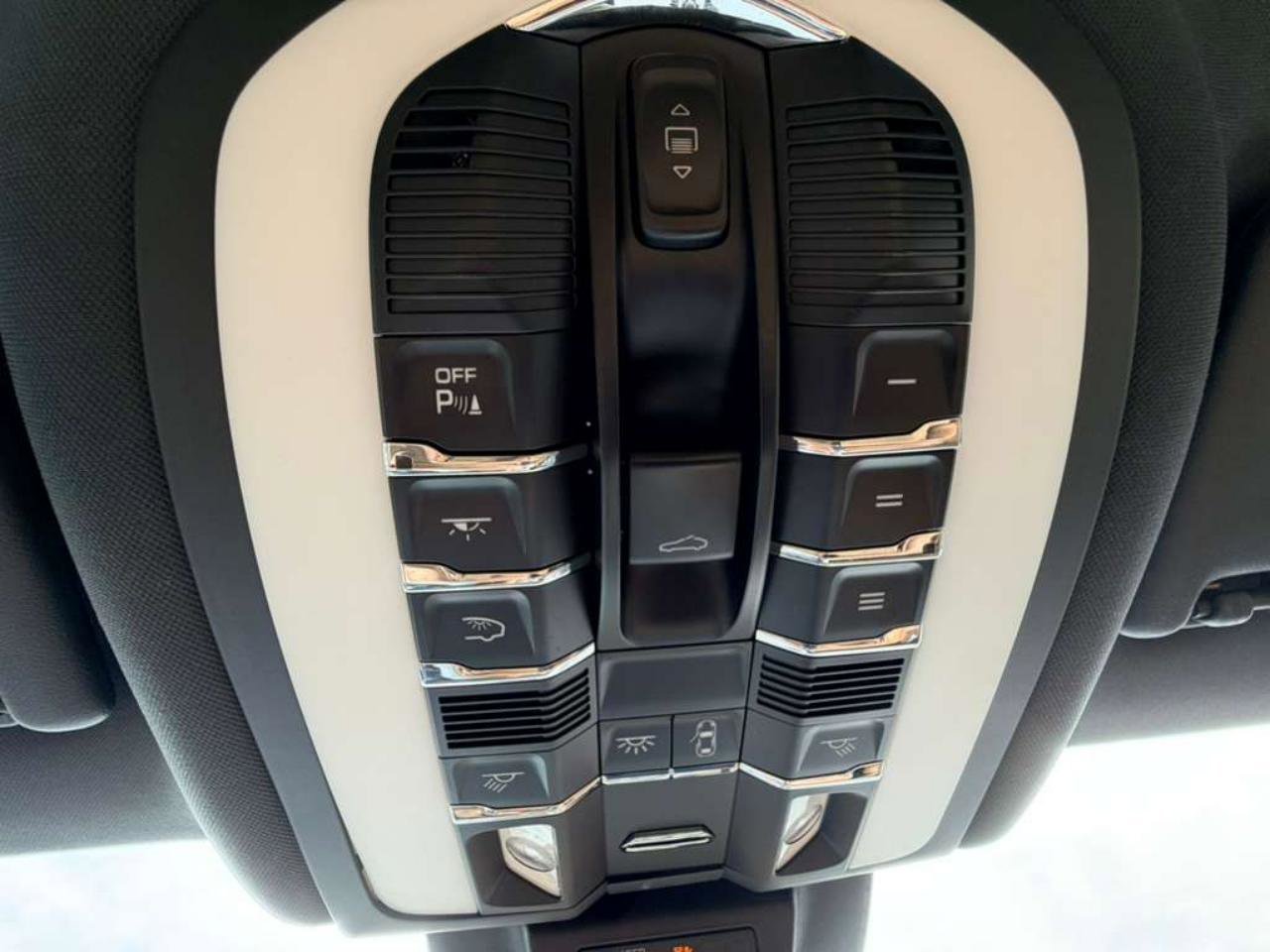 Used 2018 Porsche Macan S AWD/4WD image 31