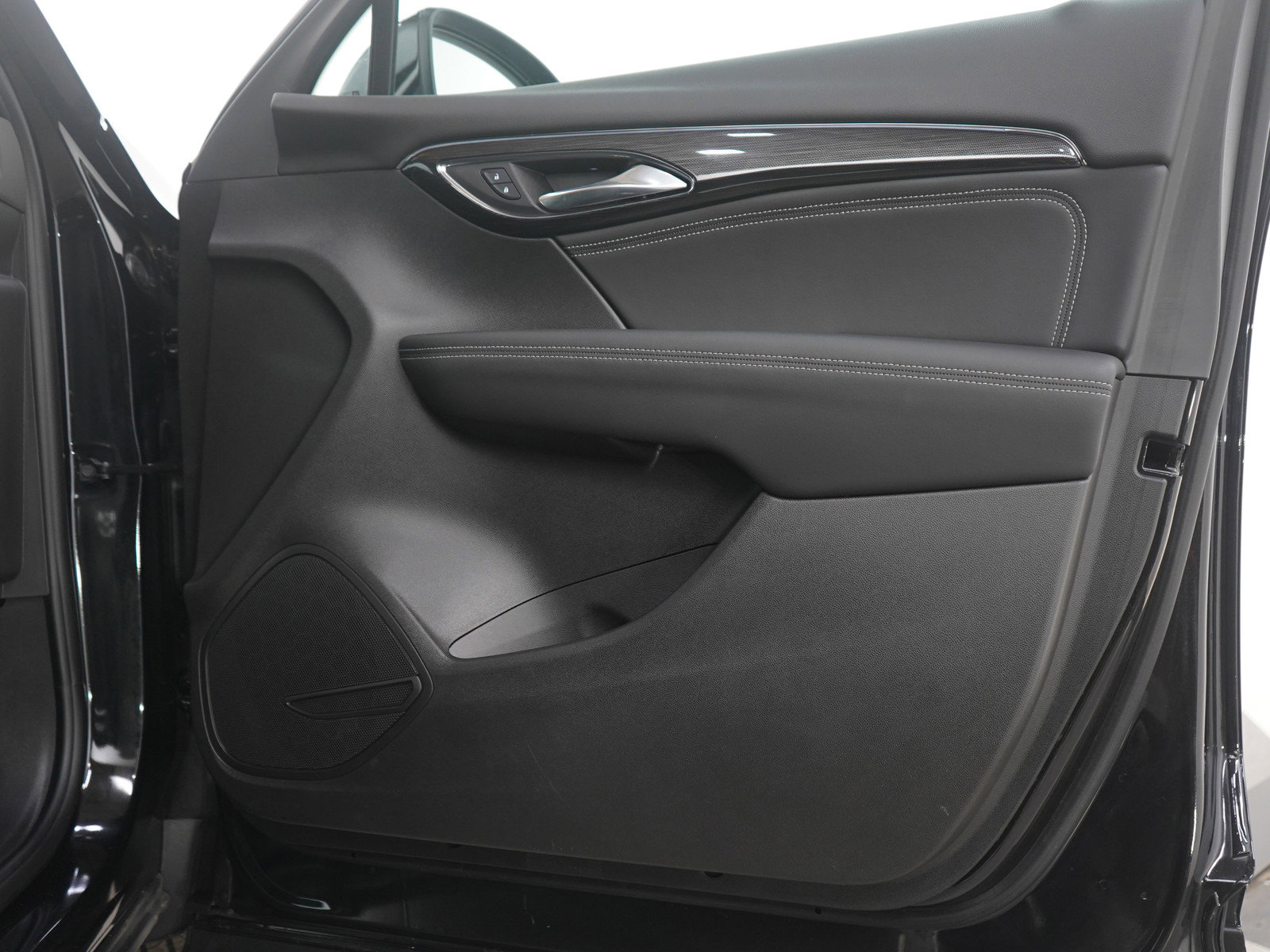 Used 2023 Buick Envision Essence image 9