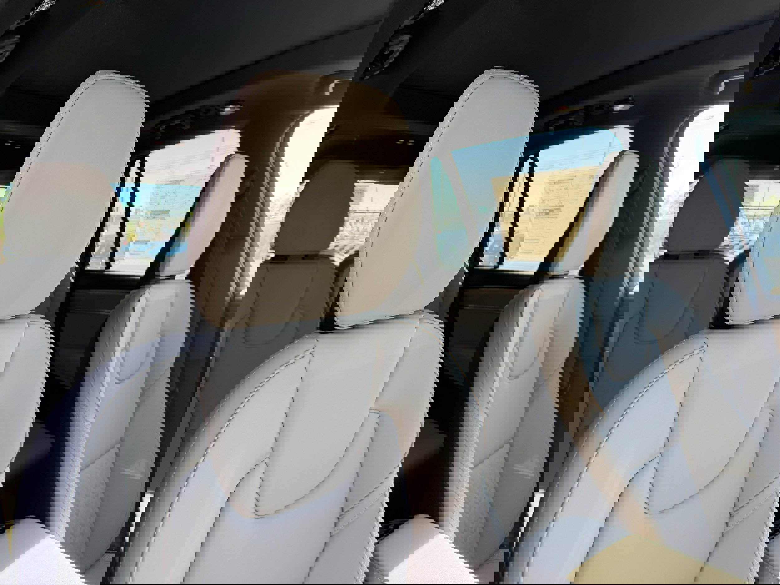 New 2026 Volvo XC90 T8 Plus w/ Protection Package Premier image 9