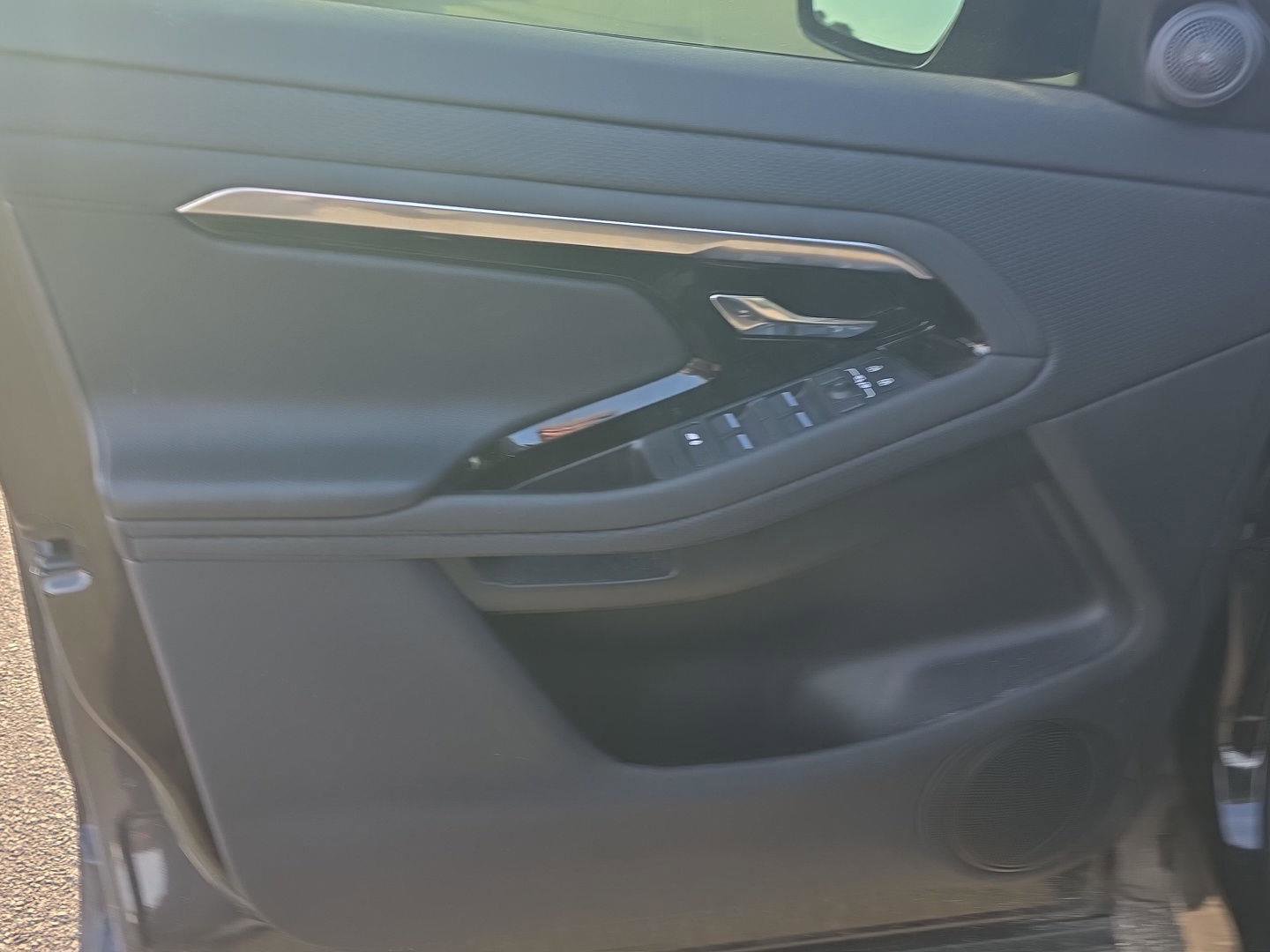 Used 2023 Land Rover Range Rover Evoque R-Dynamic S image 11