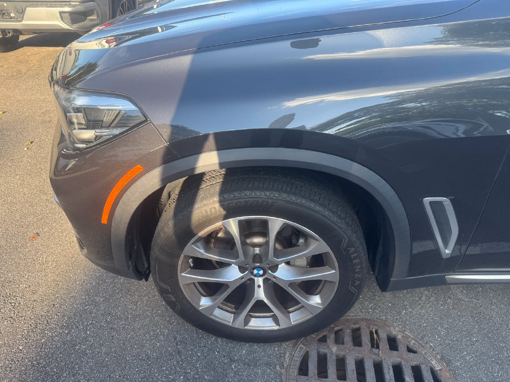 Used 2023 BMW X5 xDrive40i w/ Premium Package AWD/4WD image 9