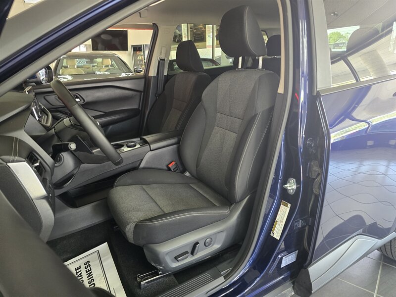 Used 2026 Nissan Rogue SV AWD/4WD image 9