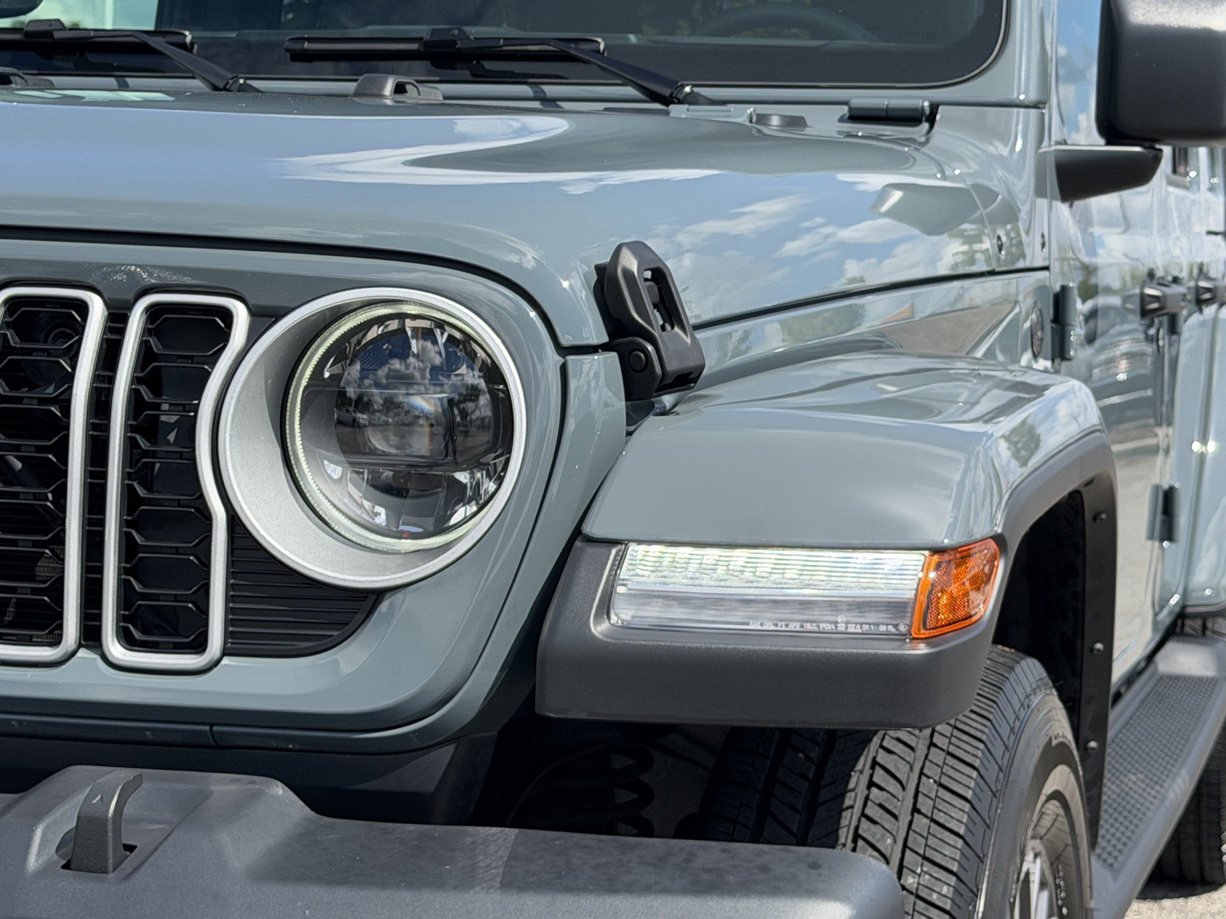 Used 2026 Jeep Wrangler Unlimited Sahara AWD/4WD image 6