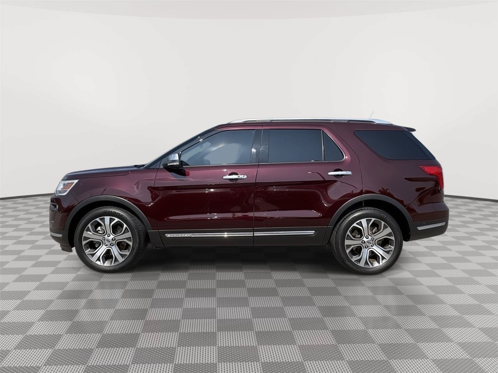 Used 2018 Ford Explorer Platinum AWD/4WD image 2