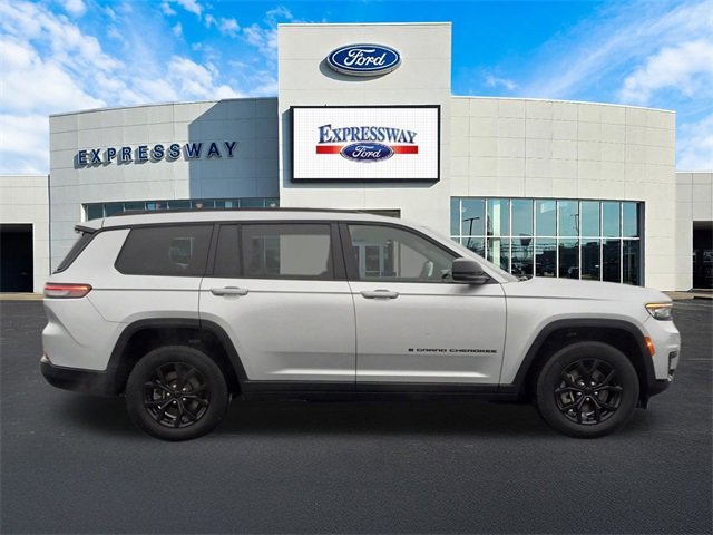 Used 2024 Jeep Grand Cherokee L Laredo image 5