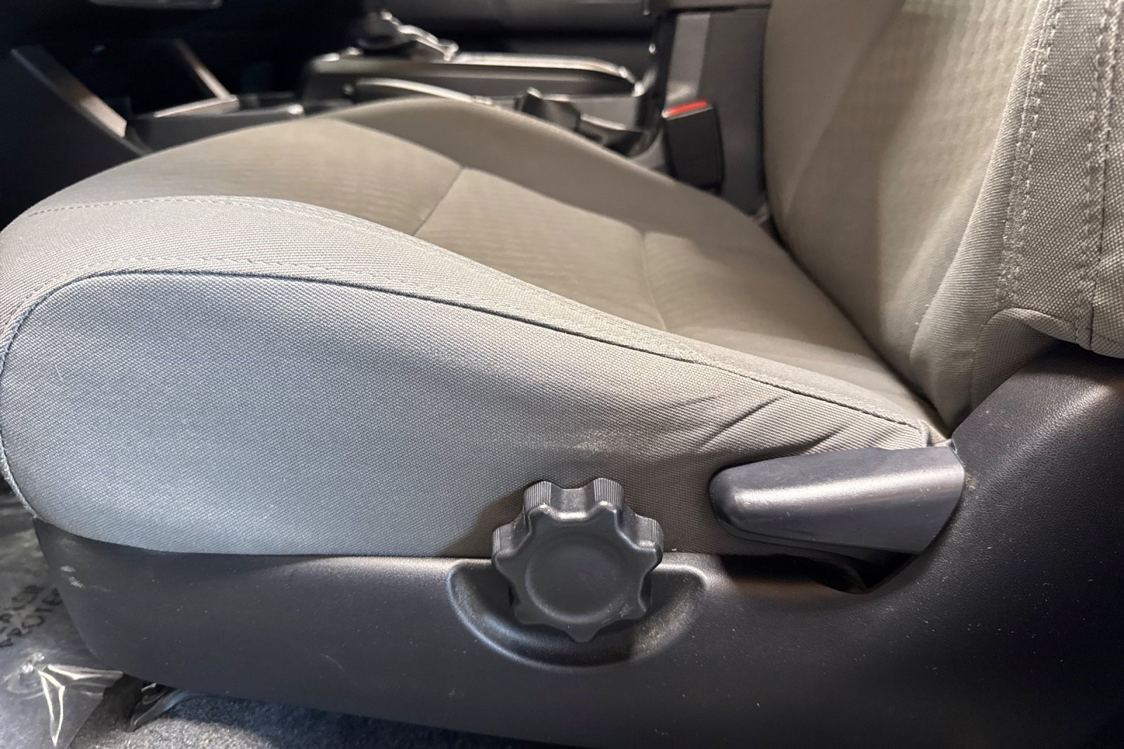 Used 2020 Toyota Tacoma SR AWD/4WD image 15