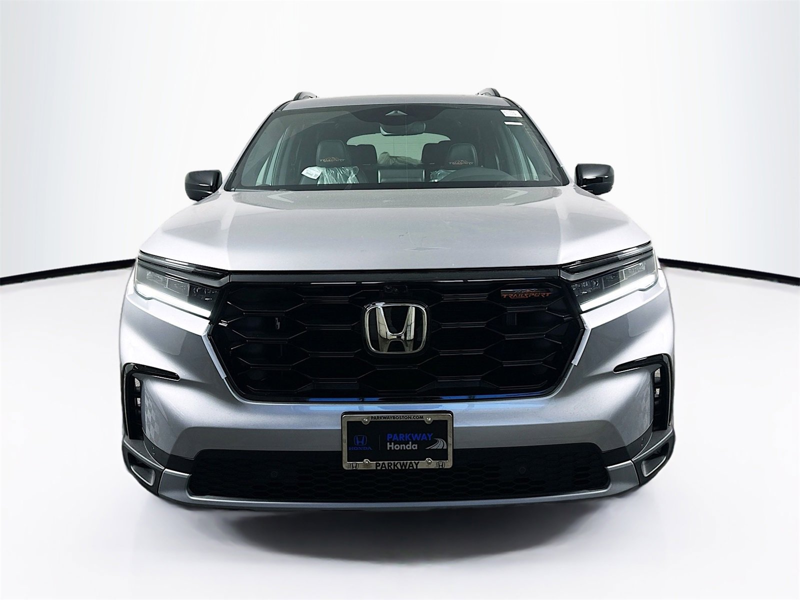 Used 2025 Honda Pilot TrailSport image 2