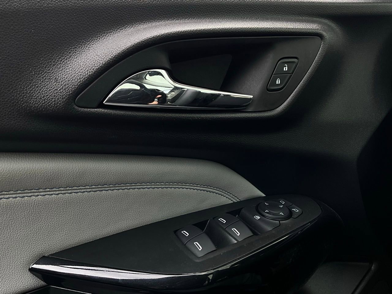 Used 2025 Chevrolet Trax LT image 19